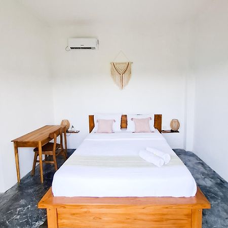 Turtle House Surf & Stay Airsatang Exteriör bild