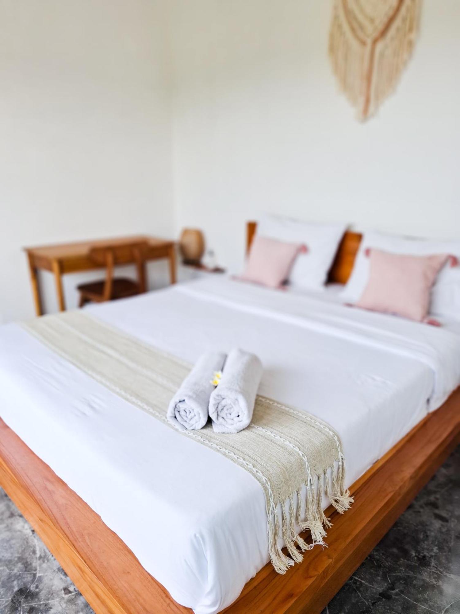 Turtle House Surf & Stay Airsatang Exteriör bild